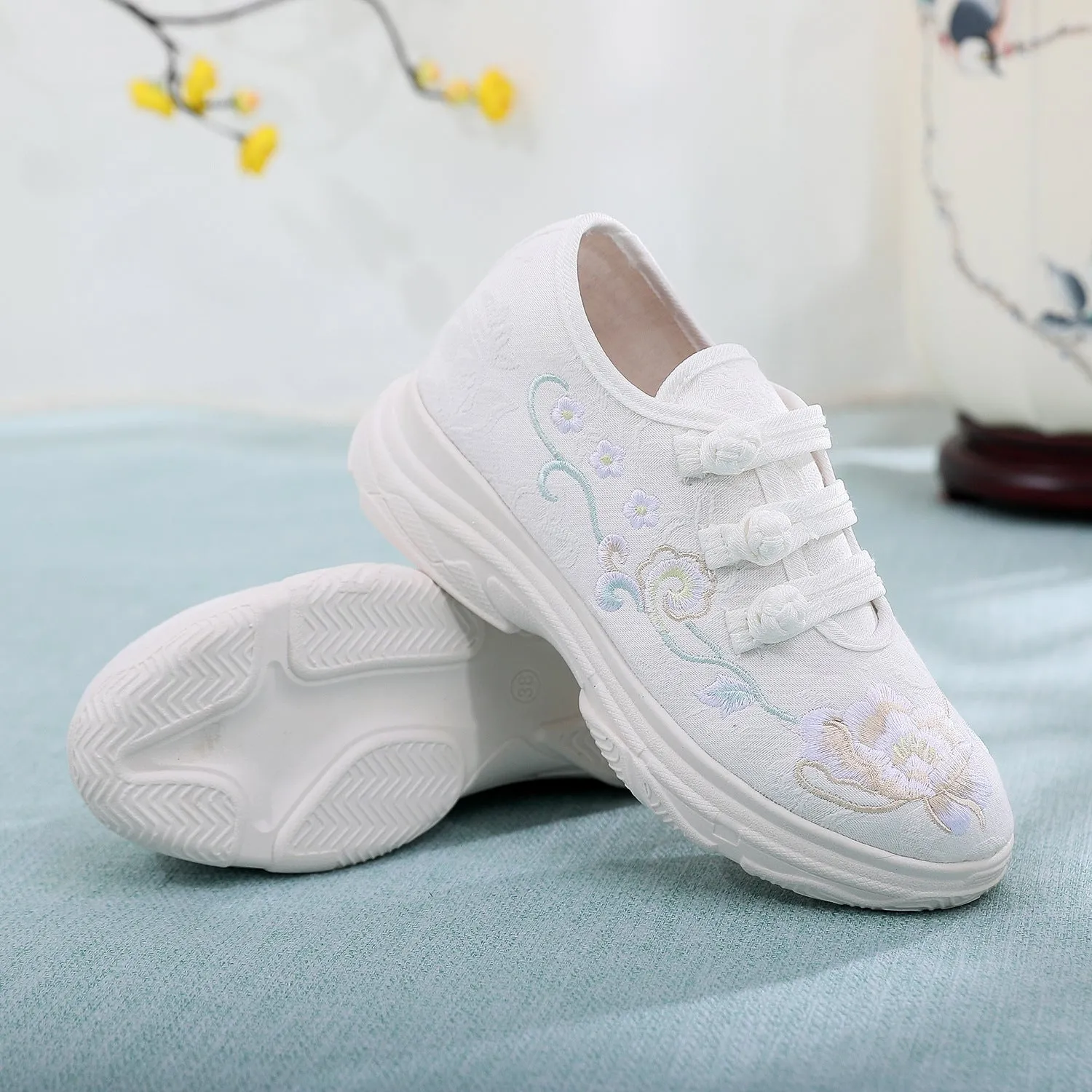 Arts Embroidered Old Beijing Cloth Thick Canvas Shoes