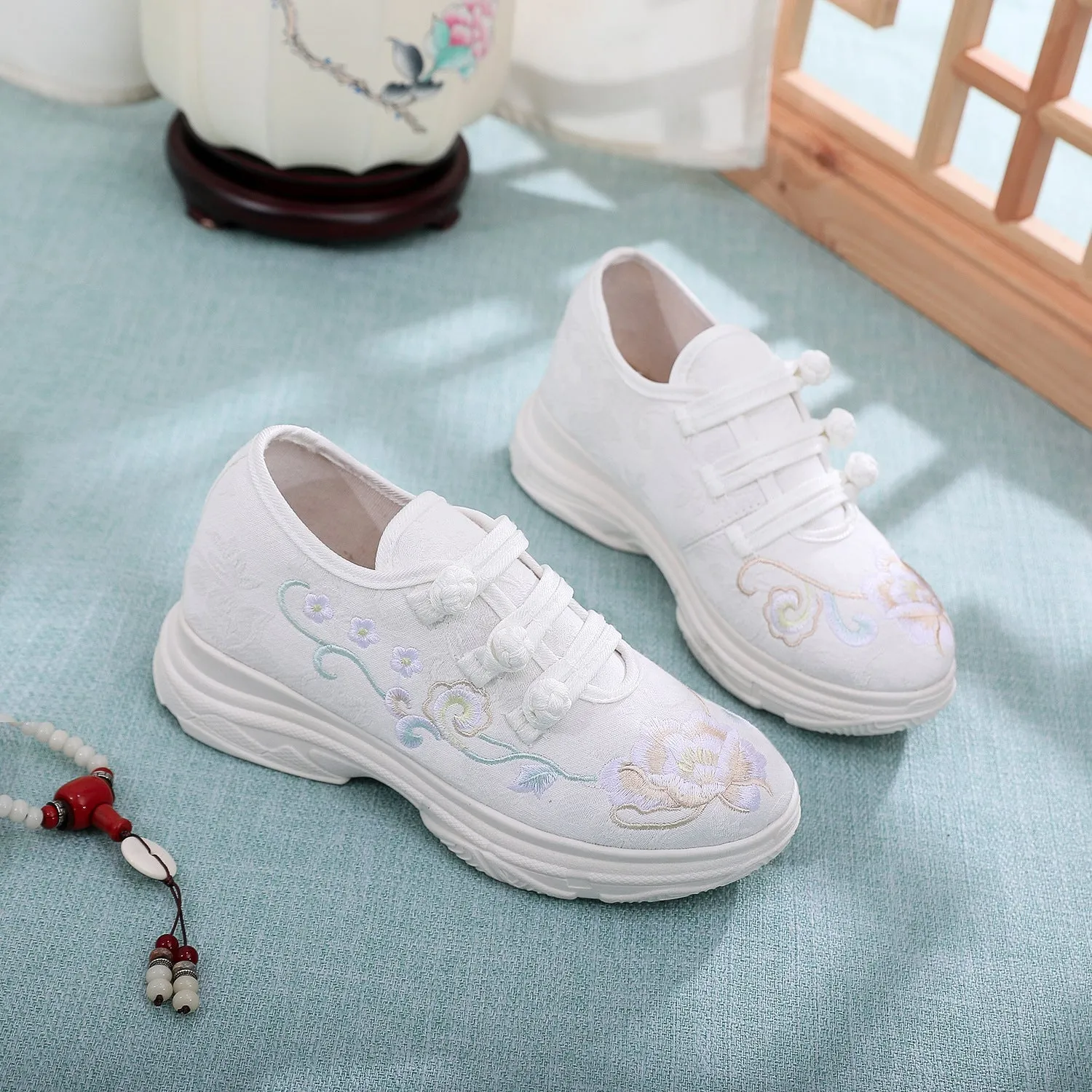 Arts Embroidered Old Beijing Cloth Thick Canvas Shoes