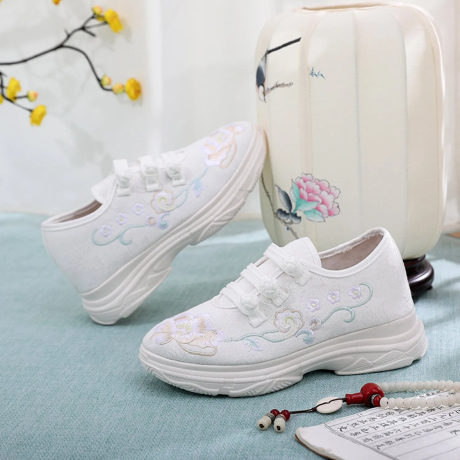 Arts Embroidered Old Beijing Cloth Thick Canvas Shoes