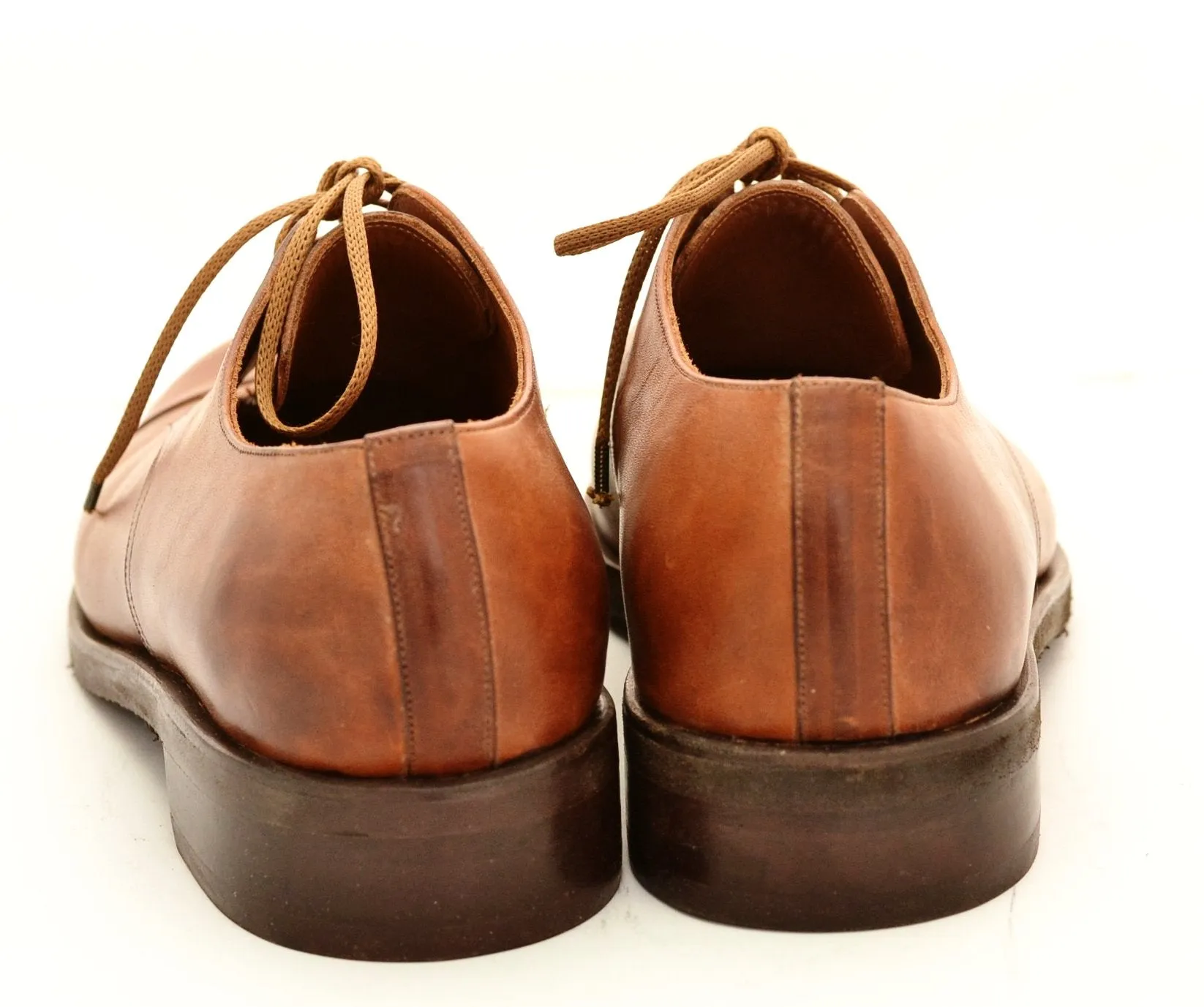 Derby toe cap shoe / tan cordovan