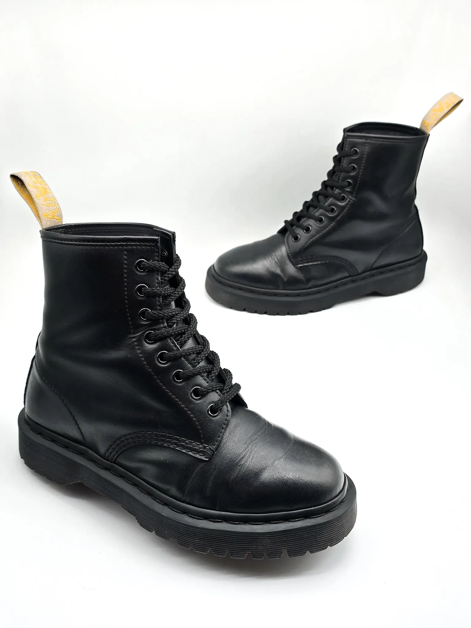 DR. MARTENS 1460 BEX BLACK VEGAN - Pre-Loved