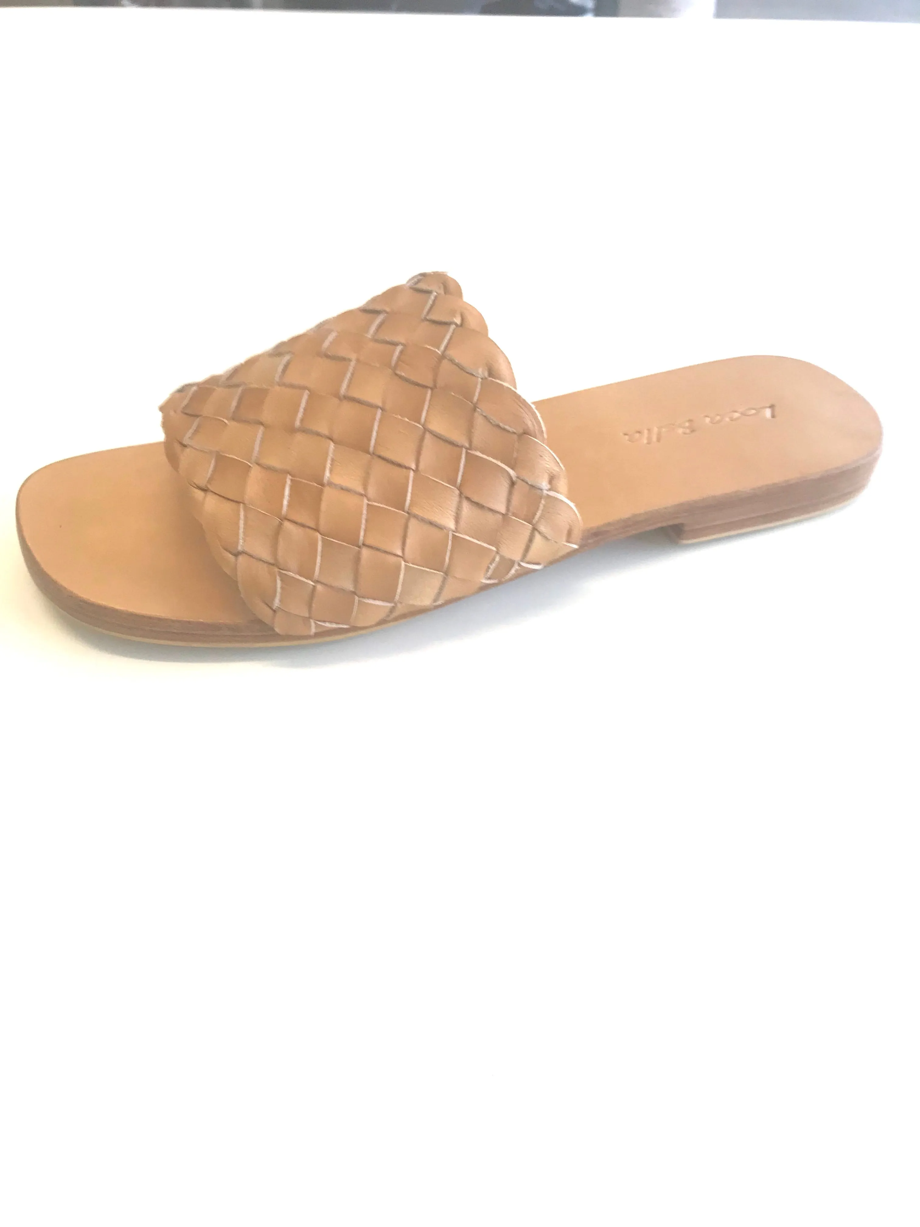 LOCA BELLA THE LABEL AMALFI WOVEN SLIDE TAN